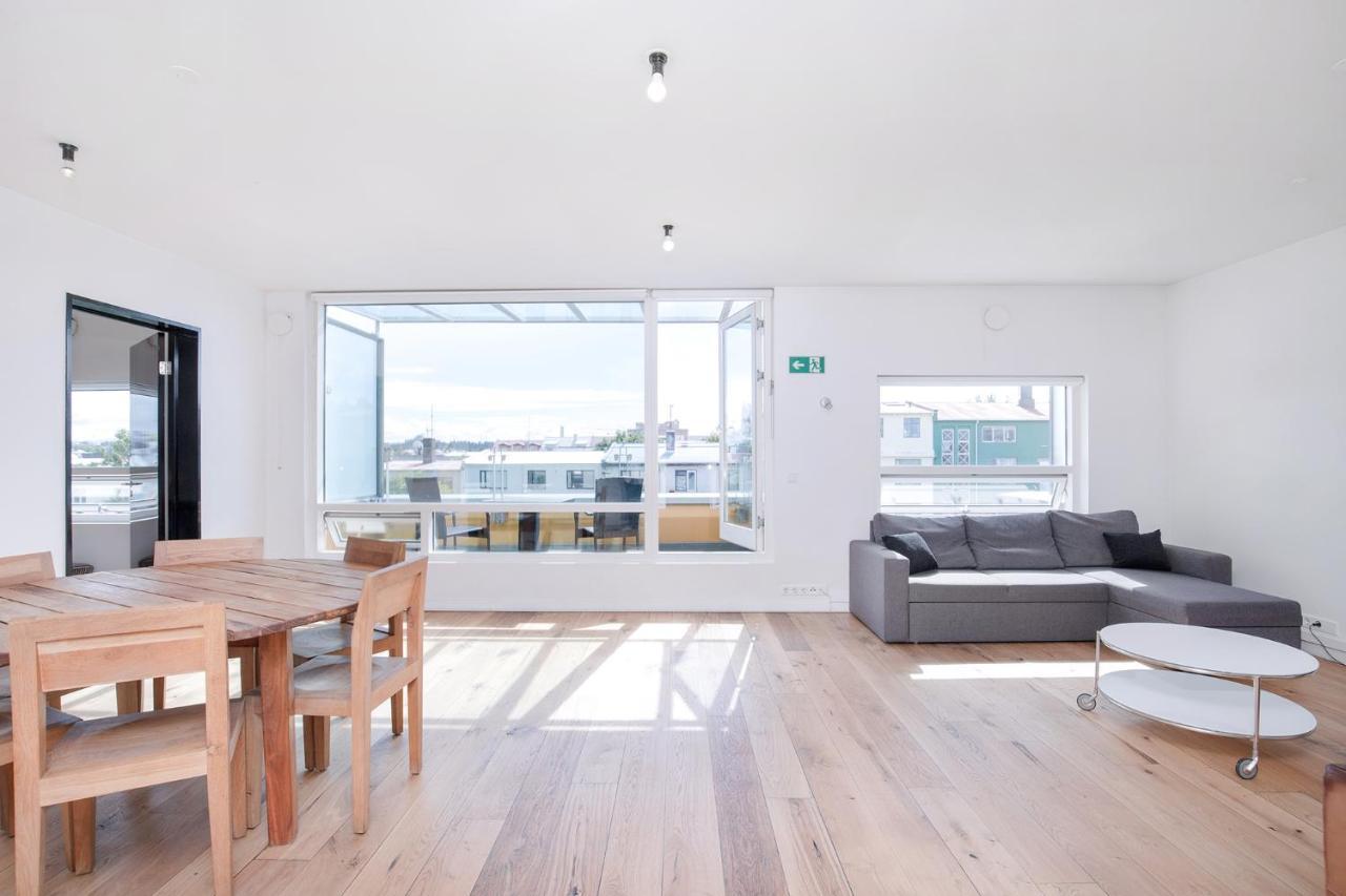 Penthouse Apartment On The Main Shopping Street Reykjavík Exterior foto